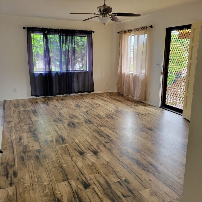 Building Photo - Kapahulu 3 bed, 2 bath single family home
