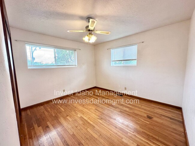 Building Photo - 2518 W Orchard Ave