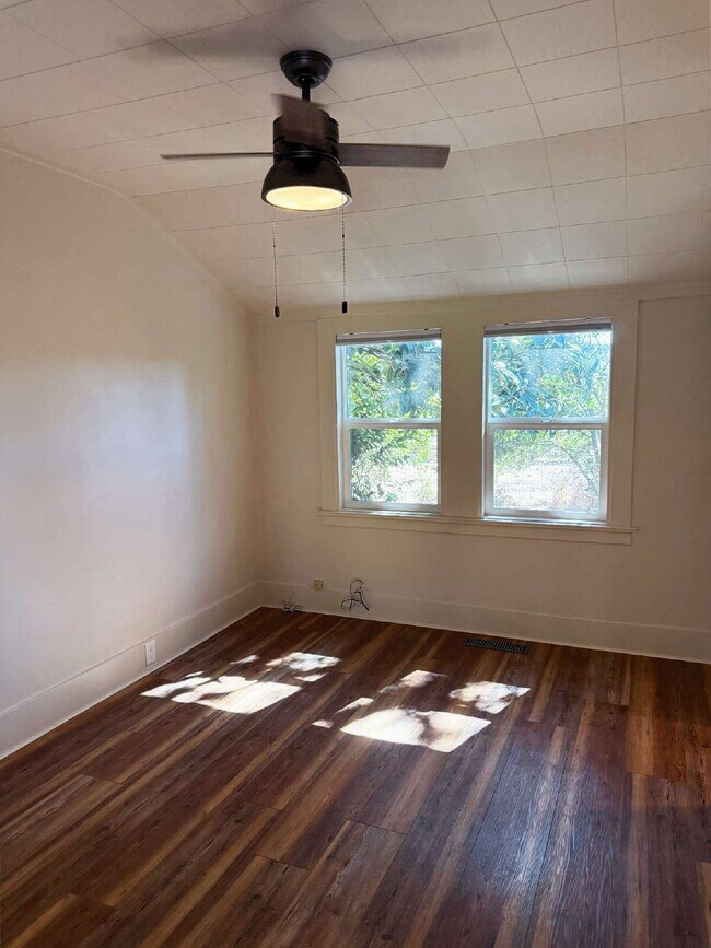 Building Photo - Spacious Two-Story Ranch Home Near Sonoma