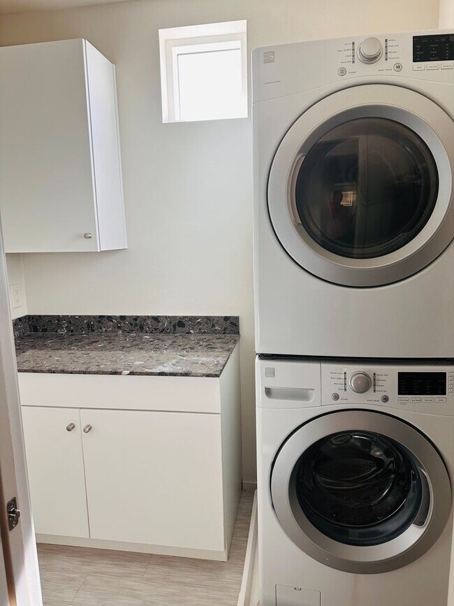 Building Photo - SPECIAL PROMO! - ***RENT JUST REDUCED **Mo...