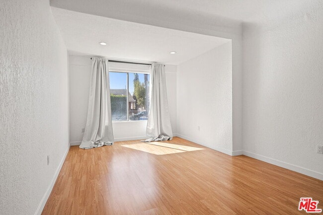 Building Photo - 2041 W 31st St