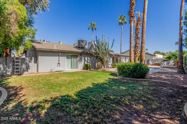 Building Photo - 9245 E Laurel Ln