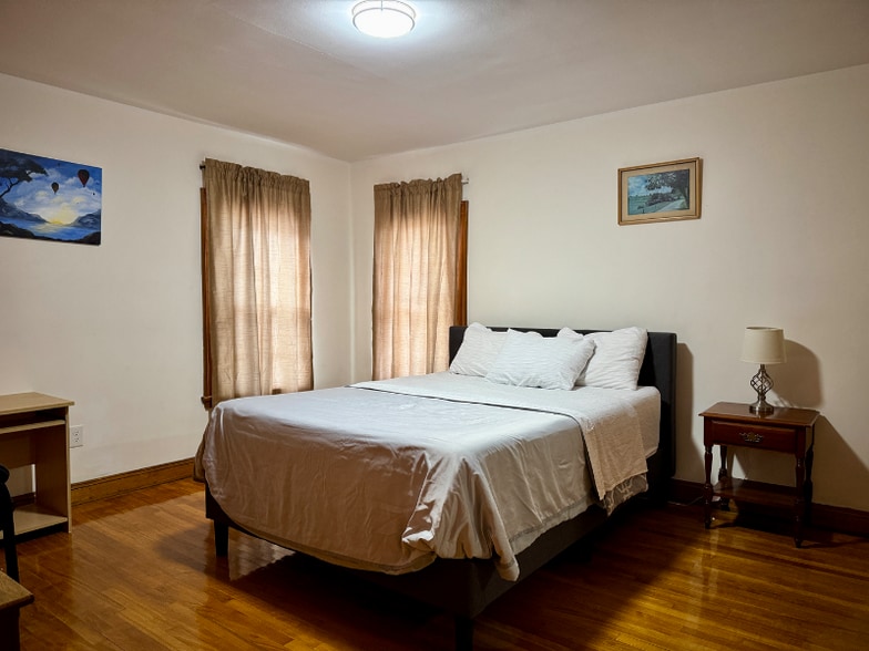 Building Photo - 170 White St