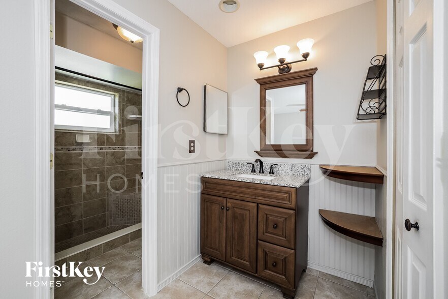 Building Photo - 585 Koala Dr