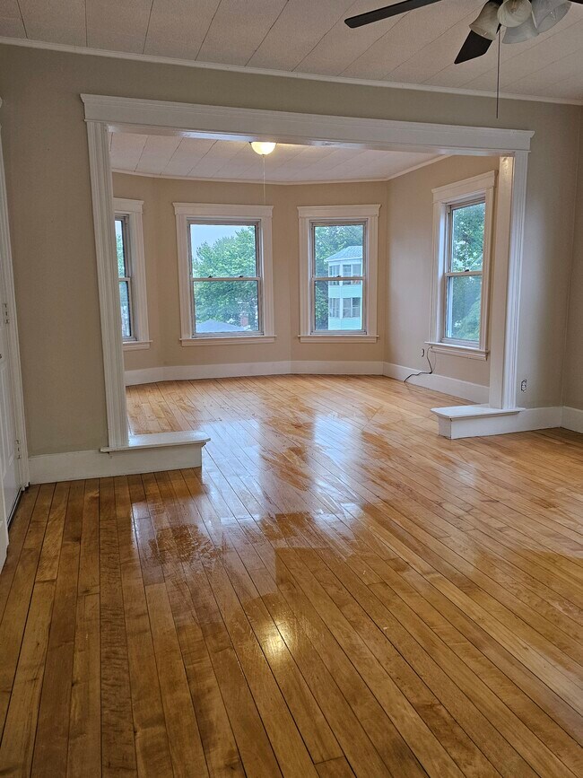 Building Photo - 120 Pilgrim Ave