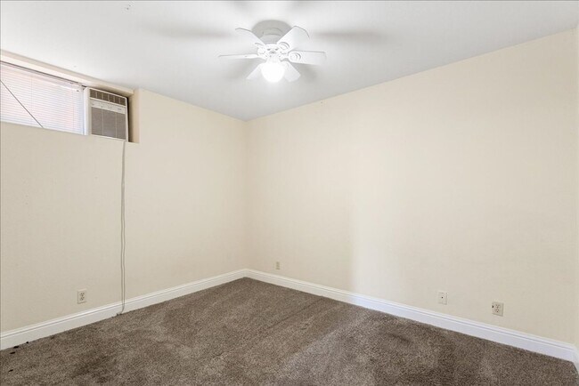 Building Photo - 2717 Knollwood Dr