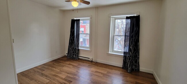 Building Photo - 610 Park St