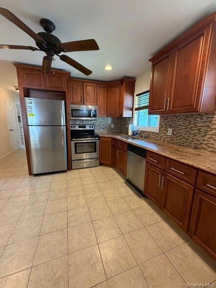 Building Photo - 3173 Roxbury Ln