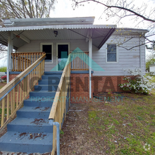Building Photo - 1410 Maple St