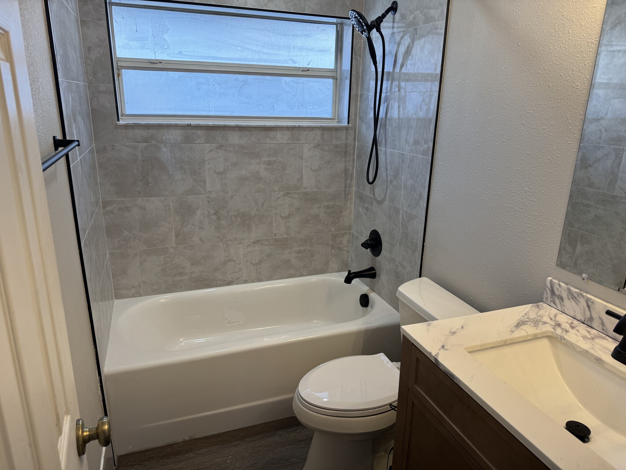 Building Photo - 14804 Dartmoor Ln