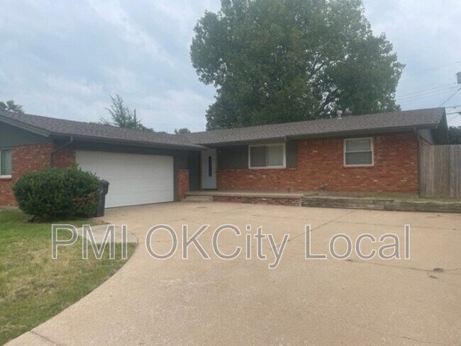 Building Photo - 3708 N Eagle Ln