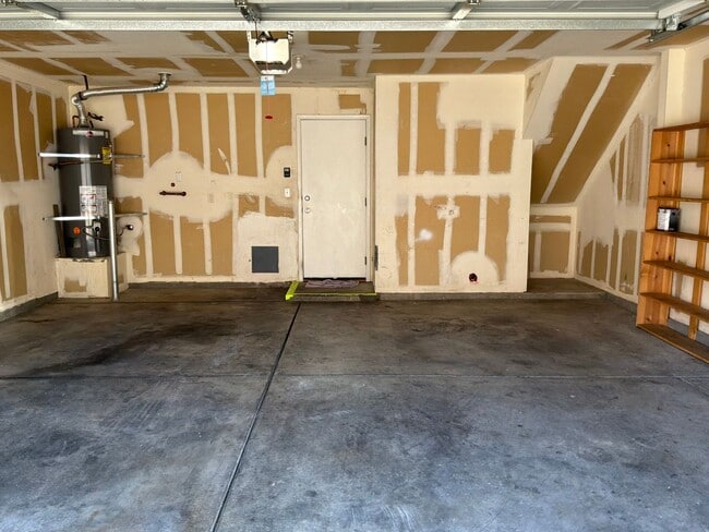 Building Photo - 3 Bedrooms 2.5 Bathrooms 2 car attached garage Gated Subdivision