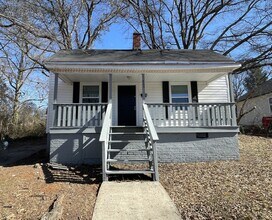 Building Photo - 3 bedroom 2 bathroom renovated house available