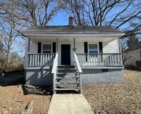 Building Photo - 3 bedroom 2 bathroom renovated house available
