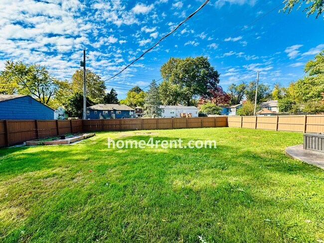 Building Photo - Beautifully Updated Home in Prime Overland...