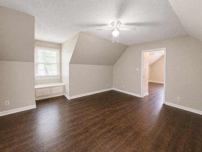 Building Photo - Welcome home to the perfect blend of peaceful country charm and modern city living!