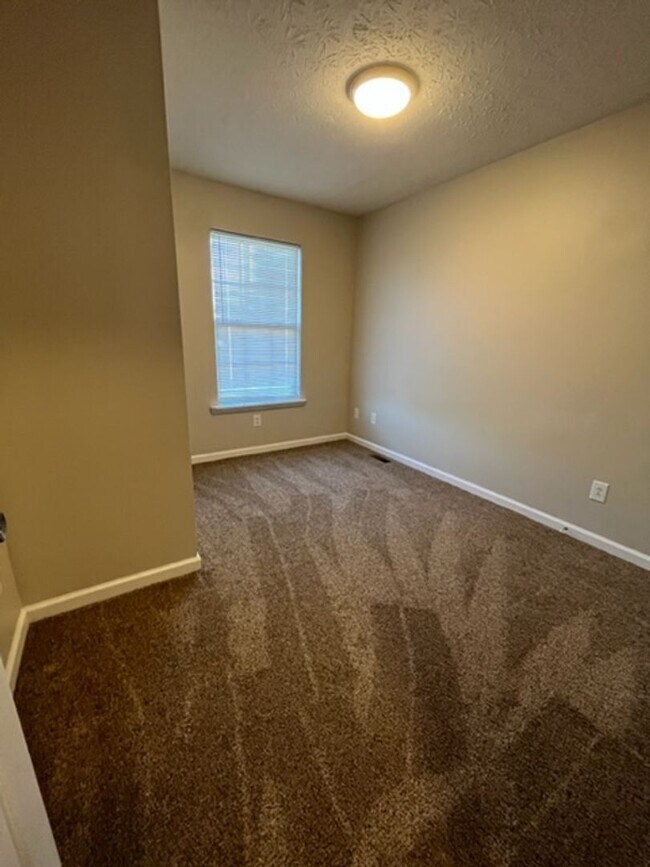 Building Photo - 3 Bedroom, 2 bathroom in Nicholasville!