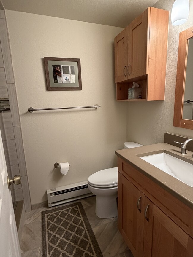 Building Photo - 2833 Kinnickinnick Rd