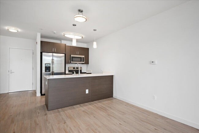 Building Photo - 550 Halstead Ave