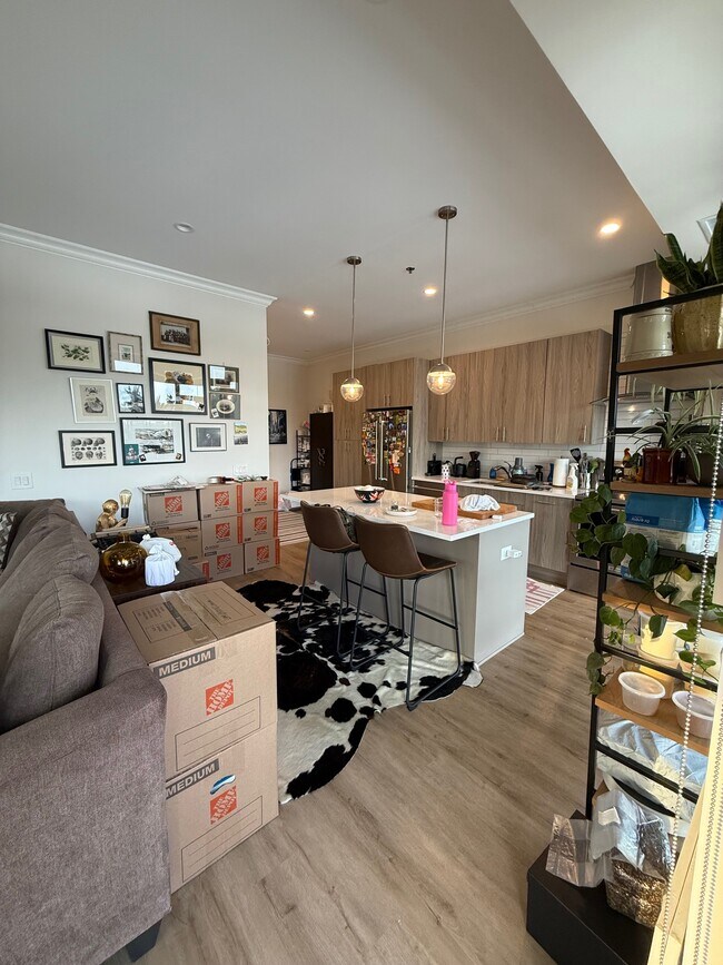 Building Photo - 835 Lake St