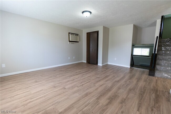 Building Photo - 5922 Albert Ave