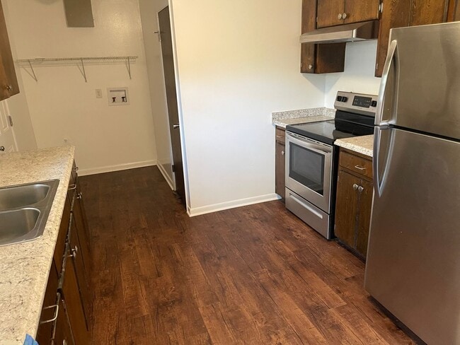 Building Photo - House on nice lot in Beauregard!