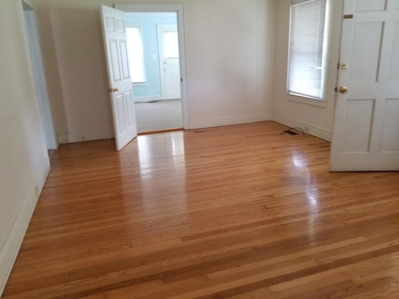 Living room - 406 Park Ave