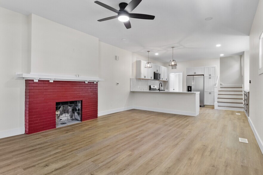 Building Photo - 4071 N College Ave