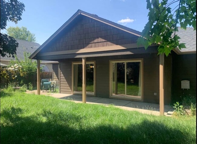 Building Photo - Beautiful East Medford 4 Bedroom 2 Bathroom Home