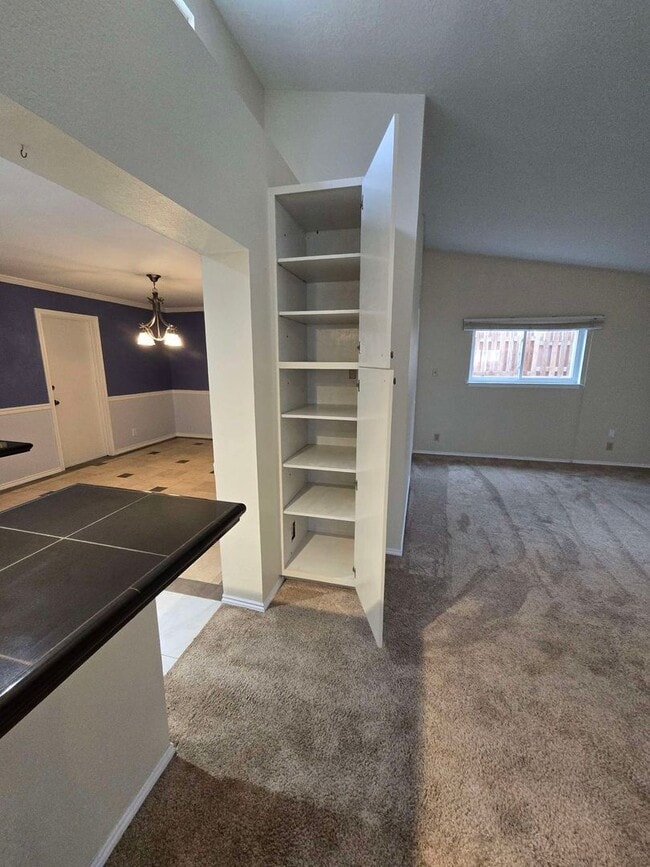 Building Photo - Spacious Home in NE Heights