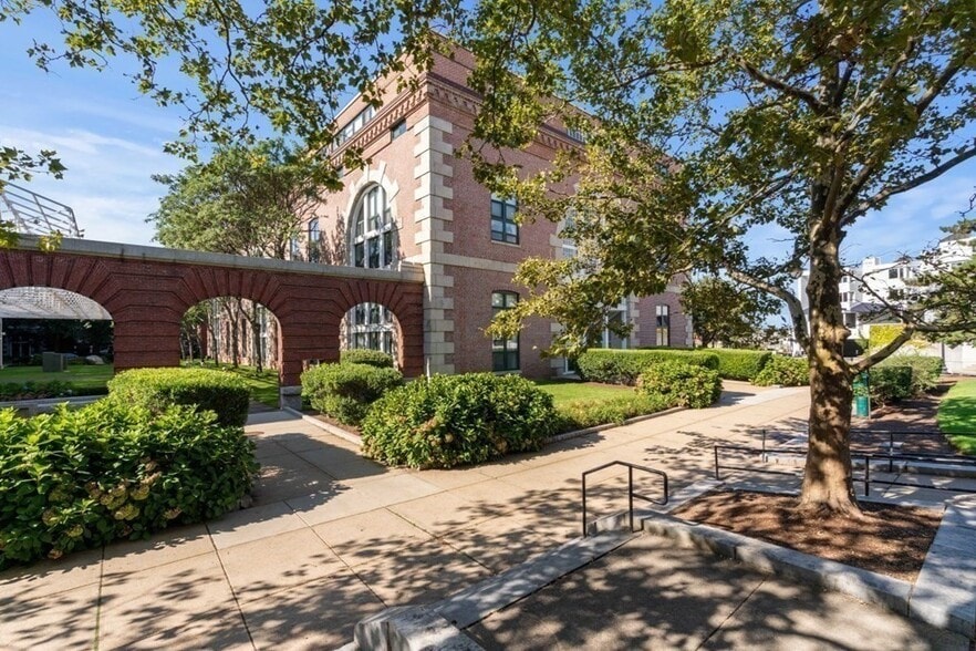 Building Photo - 42 Eighth St. Unit 2304