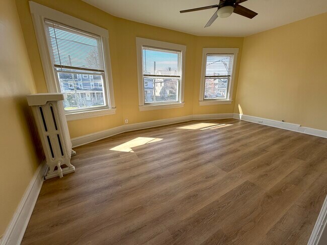 Building Photo - 727 Carlton Ave