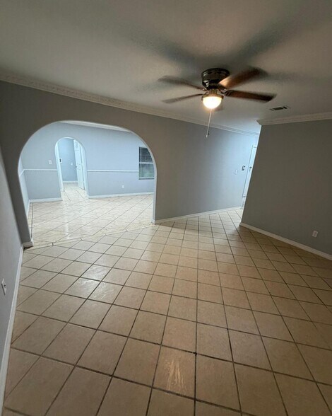 Building Photo - 4124 Tugas St