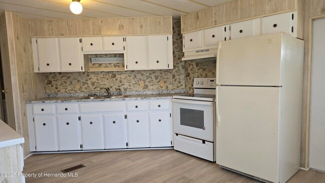 Building Photo - 8229 Green Ct