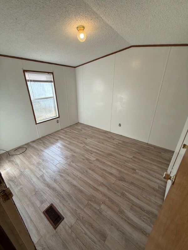 Building Photo - 408 Mooney St