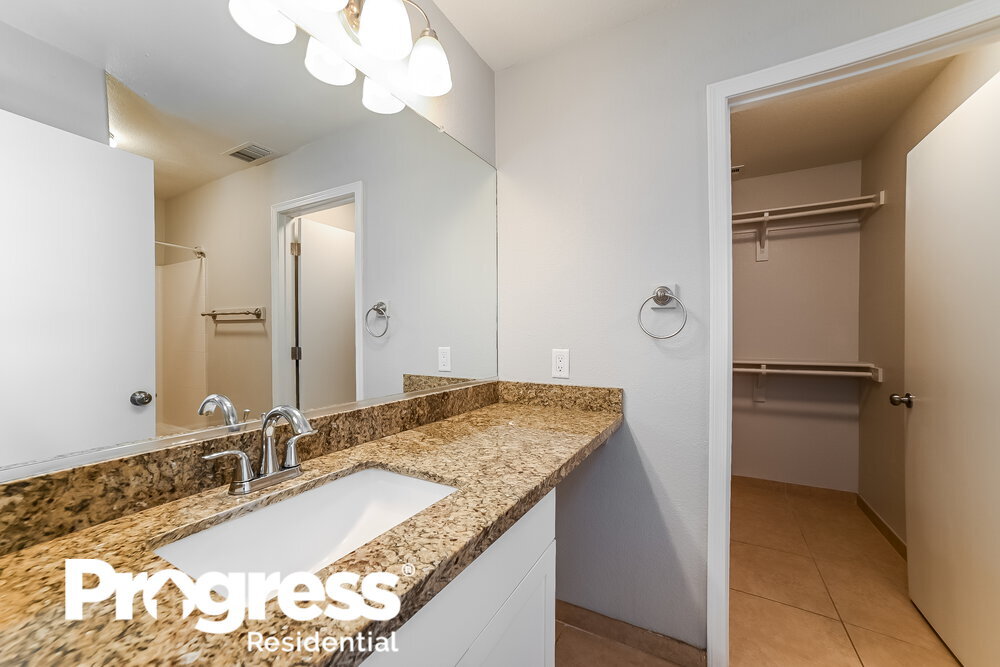 Building Photo - 13766 W Elm St