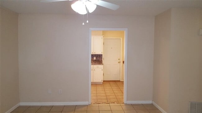 Building Photo - 831 Russell Cir