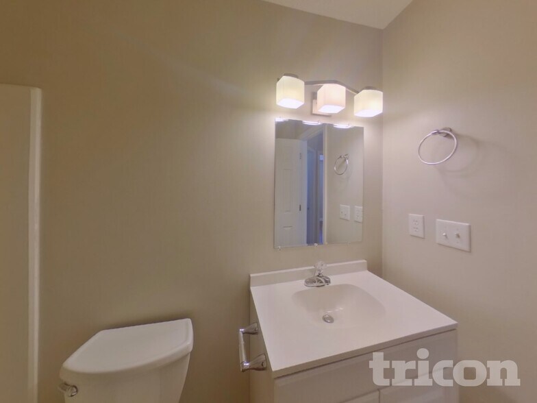 Building Photo - 127 Wenlock Cir