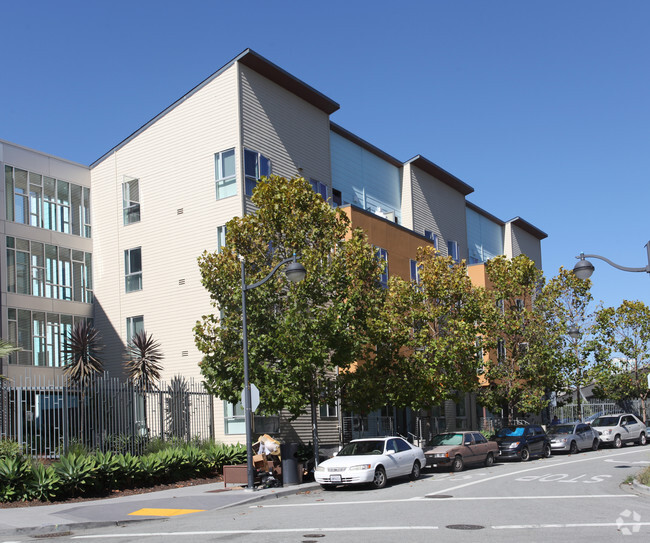 Building Photo - Crescent Cove Apartments