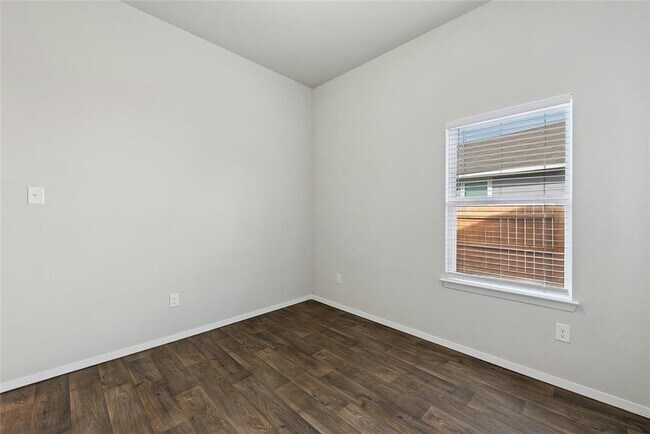 Building Photo - 120 Lyndon Dr