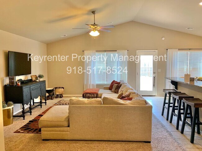 Building Photo - 3 Bed | 2 Bath in Owasso!