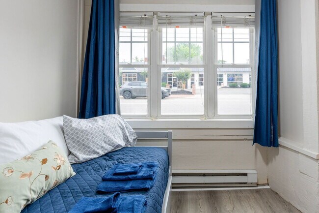 Building Photo - 1601 W Cary St