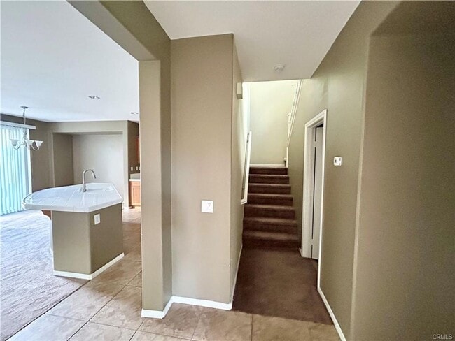 Building Photo - Canyon Hills Home