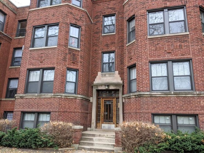 Building Photo - 2 bedroom in Chicago IL 60626