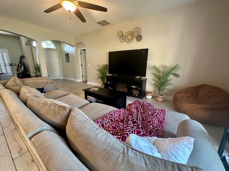 Building Photo - 17811 Olive Oak Way