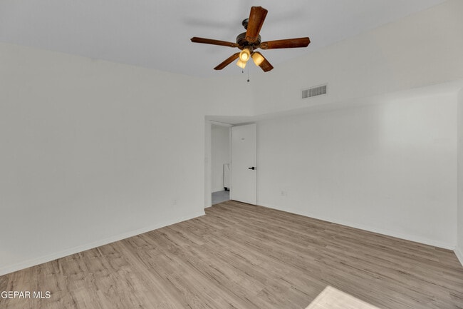 Building Photo - 536 Achim Dr