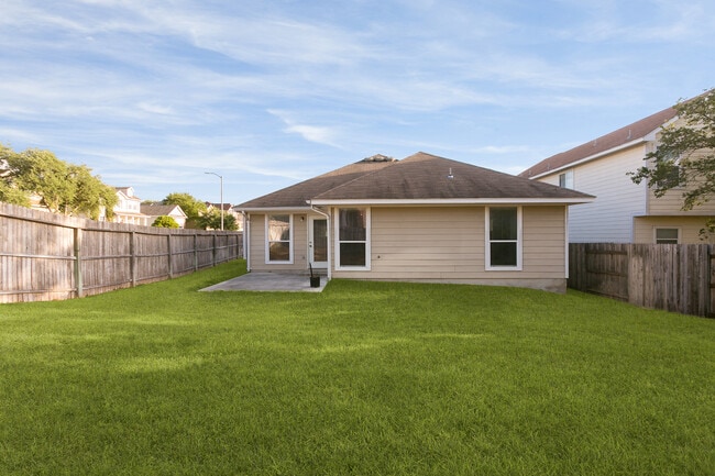 Building Photo - Corner Lot In Stone Oak Area