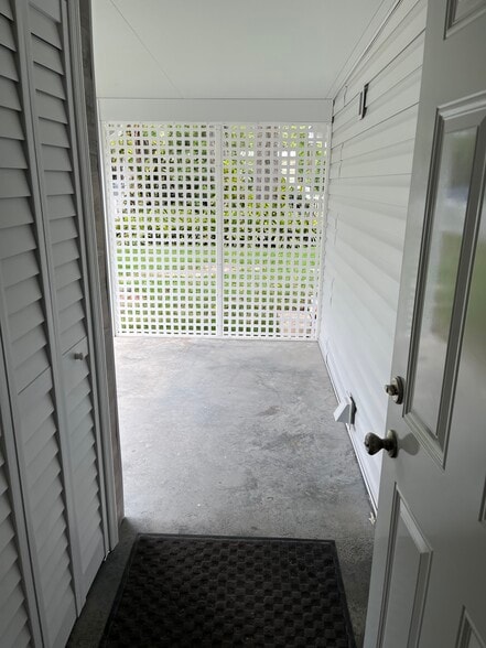 Building Photo - 2020 Lee Dr