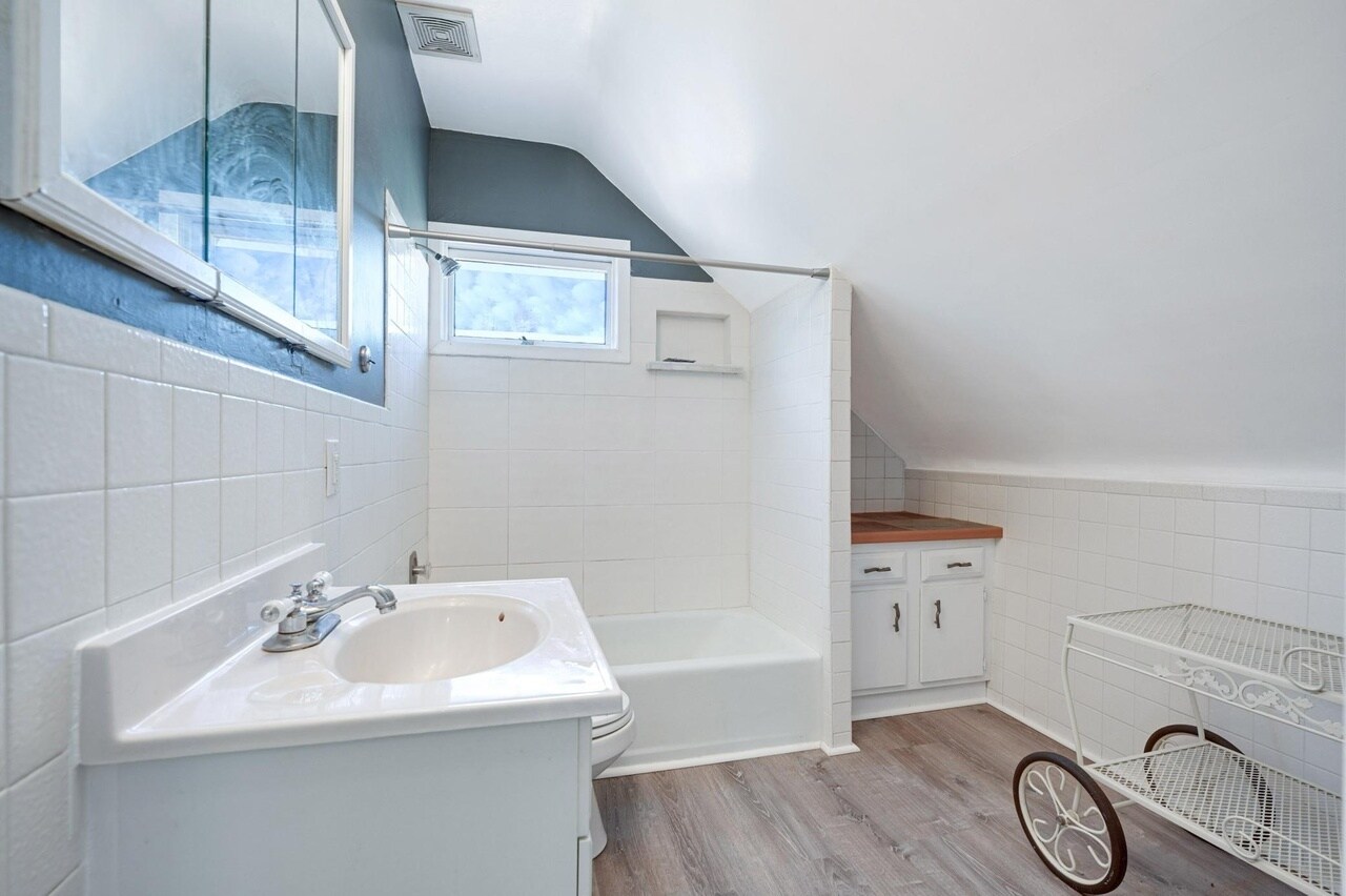 Building Photo - 2628 Ulysses St NE