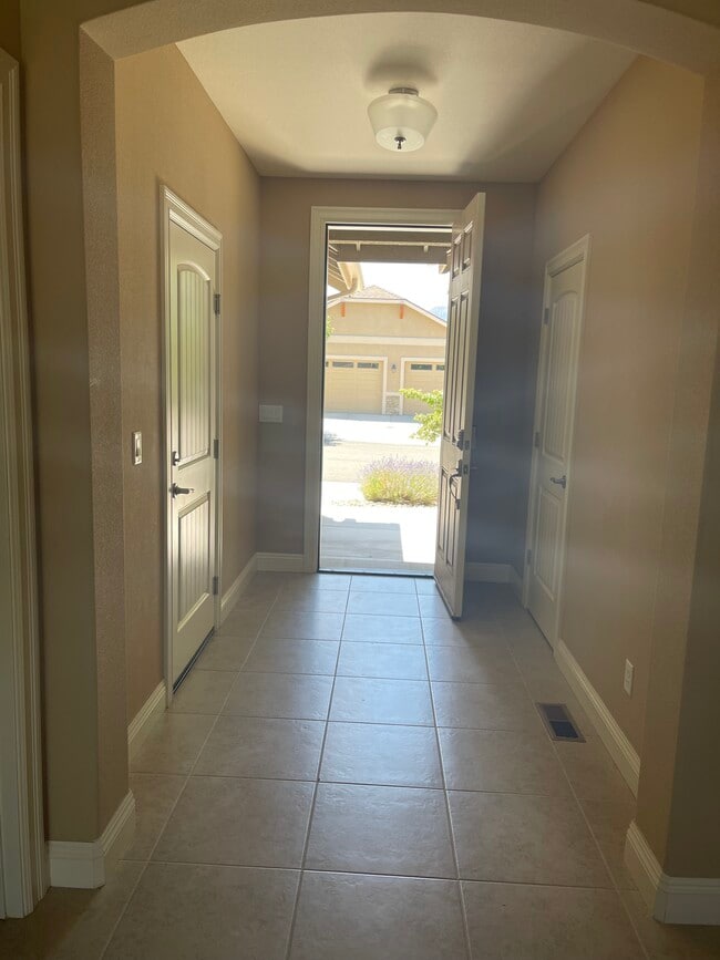 Building Photo - 1355 Cedar Creek Cir